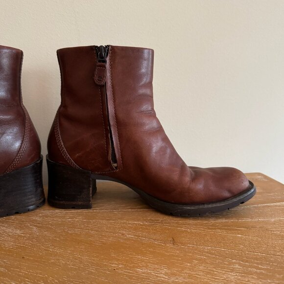 Timberland Genuine Leather Boots Block Heel Booties Distressed Tan Brown 7.5 - Picture 5 of 12
